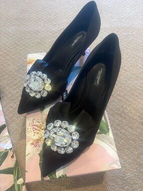 Dolce & Gabbana Black Satin Pointed Pumps with Crystal Brooch